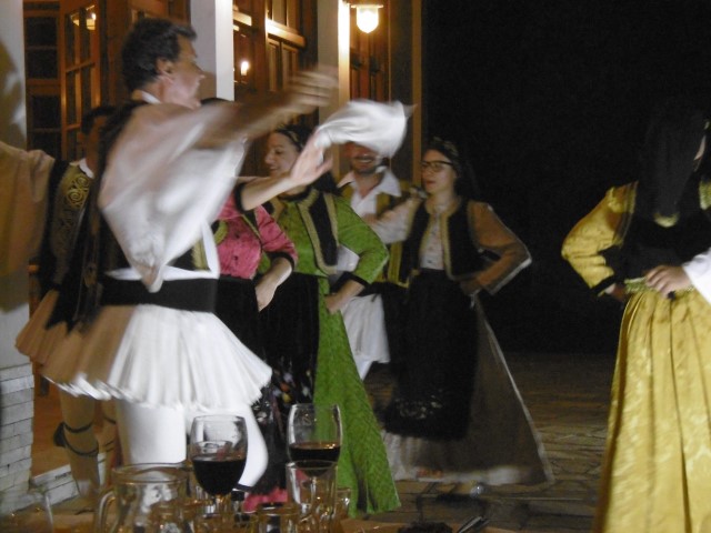 Folkloristische dansgroep in Katzea